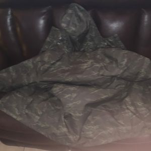 Mens Columbia jacket 9/10 condition like new ! Originally $175 .. asking $75!!!!
